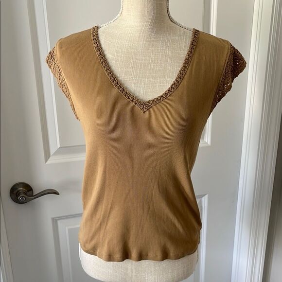 Lauren by Ralph Lauren Women's Crochet lace Details Tan V-Neck Top - Picture 1 of 6